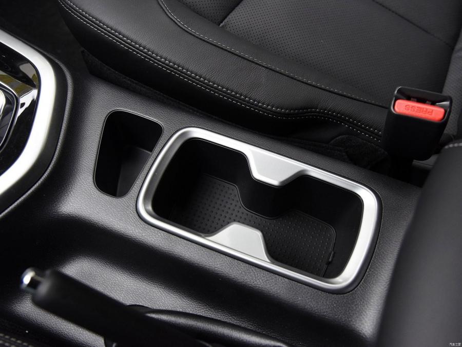 Детали интерьера Nissan Terra 2018 года  (CN) (фото 61 из 144)